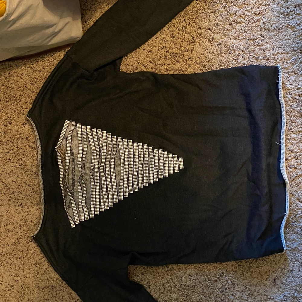 Light Weight Pullover Shirt Triangular Shaped Cut… - image 3